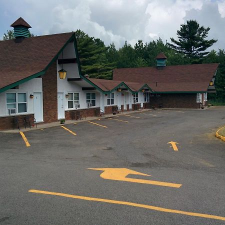 Motel Les Pins Granby Eksteriør bilde