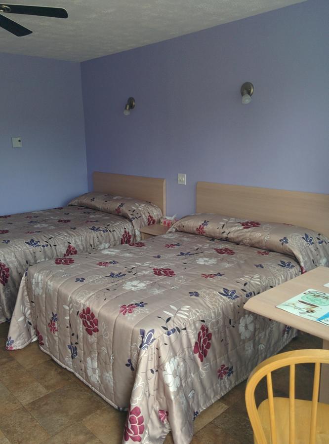 Motel Les Pins Granby Eksteriør bilde