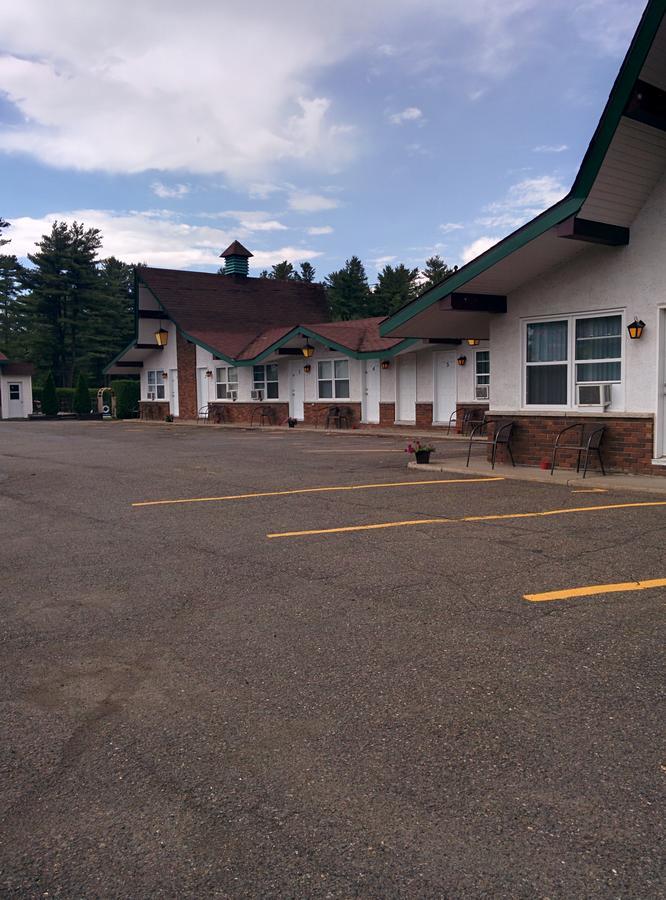 Motel Les Pins Granby Eksteriør bilde