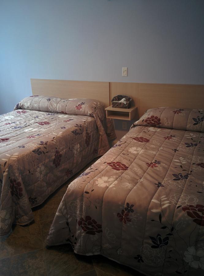 Motel Les Pins Granby Eksteriør bilde