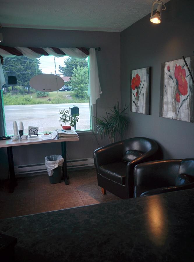 Motel Les Pins Granby Eksteriør bilde