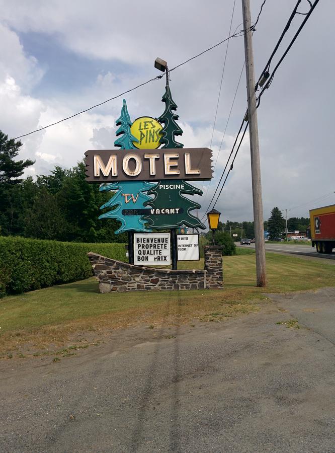 Motel Les Pins Granby Eksteriør bilde
